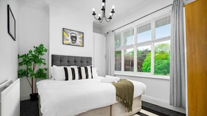 1 slaapkamer, een strijkplank/strijkijzer, wifi, beddengoed