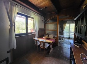 Dining - Holiday Home with Three Bedrooms and Garden (Karlobag)