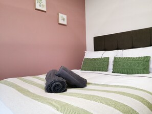 6 bedrooms, iron/ironing board, free WiFi, bed sheets
