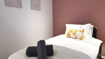 6 kamar tidur, setrika/meja setrika, Wi-Fi gratis, dan seprai linen