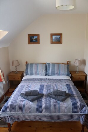 Cottage | 2 bedrooms, free WiFi, bed sheets