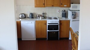 Ferienhaus | Eigene Küche | Kühlschrank, Mikrowelle, Ofen, Herdplatte