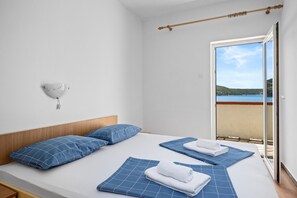 4 bedrooms, travel crib, free WiFi, bed sheets