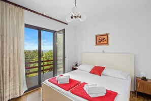 3 bedrooms, free WiFi, bed sheets