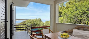 Anamar- Three bedroom Apartment with Sea View