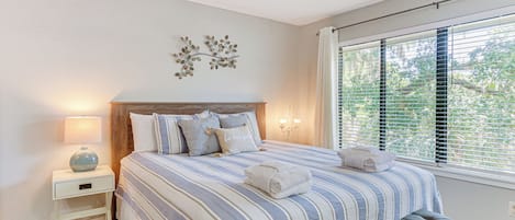2 bedrooms, desk, iron/ironing board, WiFi
