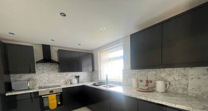 No 29 - Beautiful 4-bed House