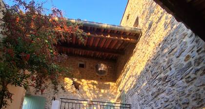 Maison familiale tout confort Ă Vallon Pont d'Arc, dans quartier calme.