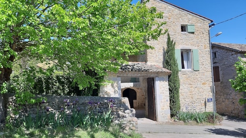 Maison Familiale Tout Confort à Vallon Pont D'arc, Dans Quartier Calme