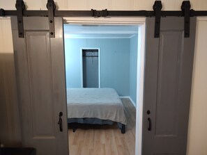 2 室のベッドルーム、アイロン / アイロン台、WiFi、ベッドシーツ