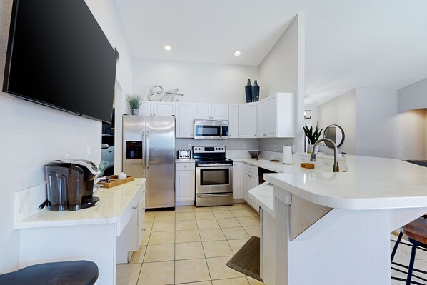 Refrigerador, microondas, horno, placa de cocina