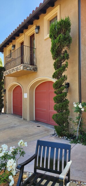 Exterior - Luxury Apartment in upscale area (San Diego)