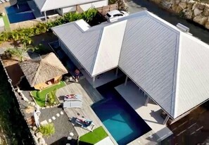 Comfort Villa | Living area | Flat-screen TV - Nakolodge 3 chambres -piscine / jardin privés  (Sainte-Anne)