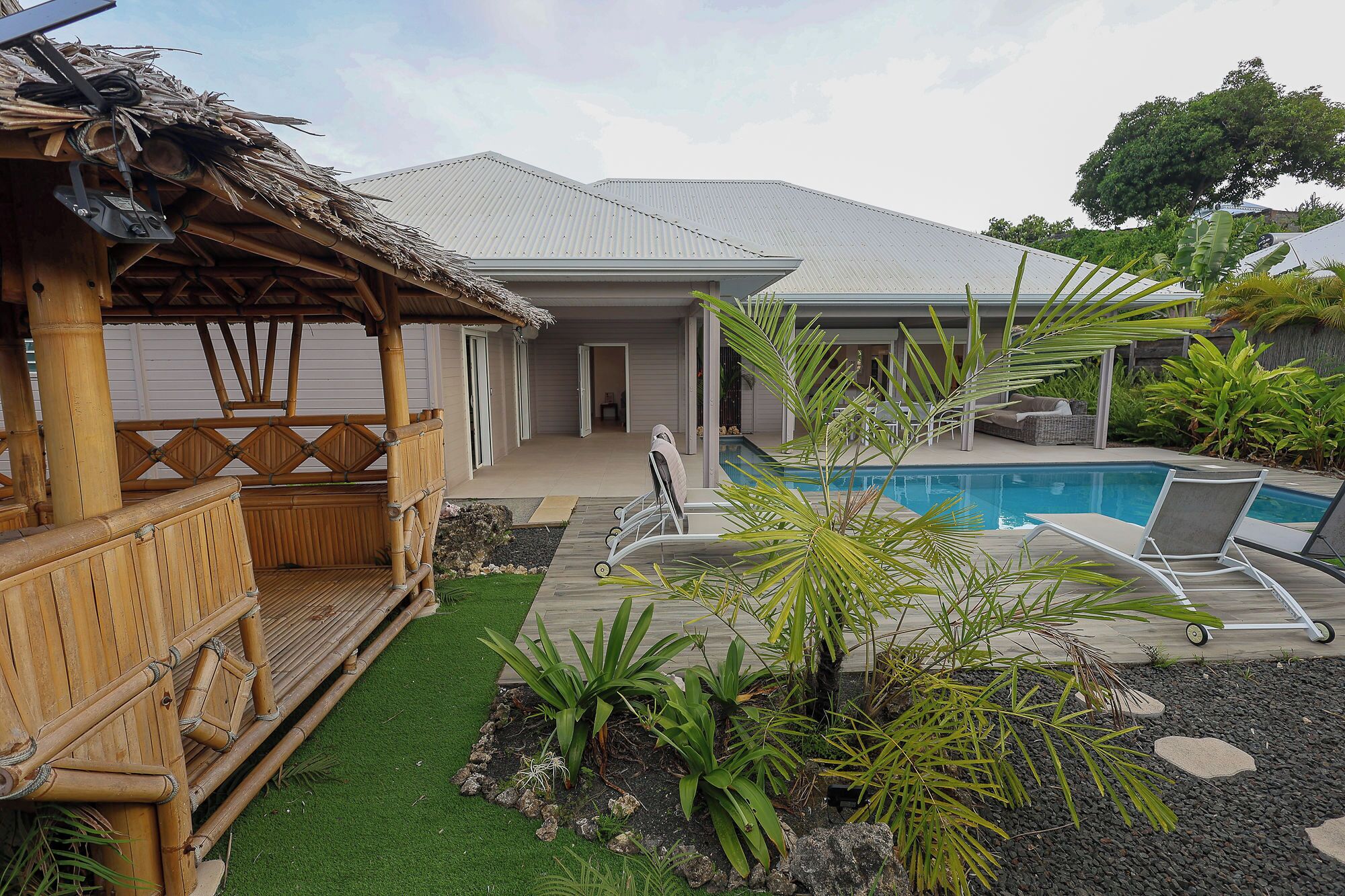 المنشأة من الخارج