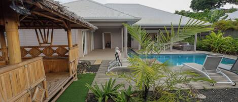 المنشأة من الخارج