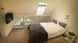 1 bedroom, desk, iron/ironing board, WiFi