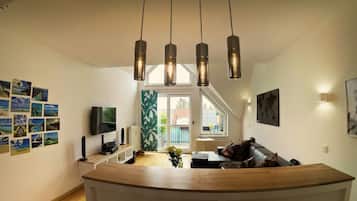 Smart-TV, Bücher, Stereoanlage, Computerbildschirme