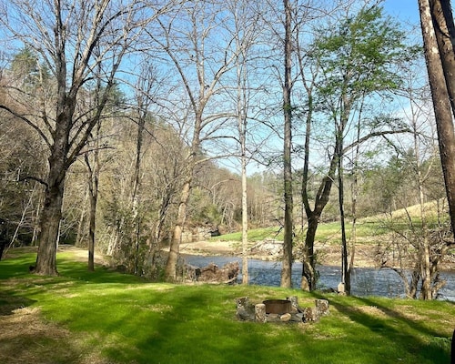 Mtn Retreat, River Access, Fire Pit, WiFi, Grill!