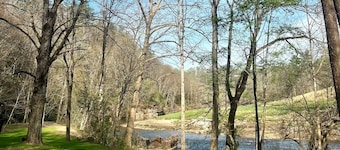 Mtn Retreat, River Access, Fire Pit, WiFi, Grill!