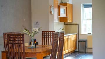 Superior-hus - privat badeværelse - parkudsigt | Spiseområde