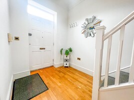 Superior House, Private Bathroom, Park View | Interior