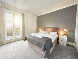 Superior House, Private Bathroom, Park View | 4 bedrooms, free WiFi