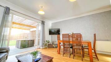 Superior House, Private Bathroom, Park View | Lounge
