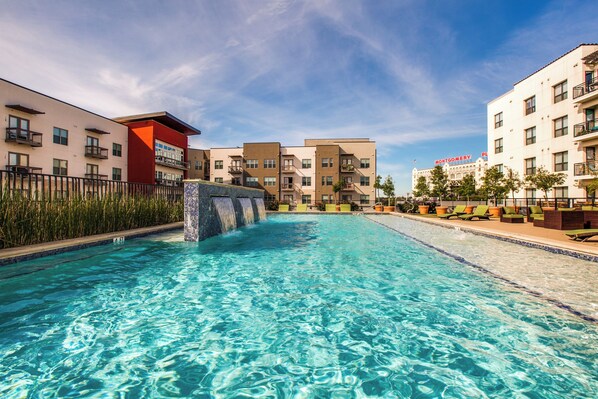 Piscine extérieure (ouverte en saison)