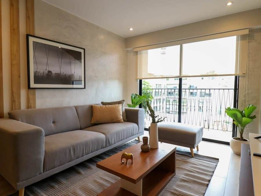 Apartment, 2 Bedrooms (601) | Living area | 40-inch Smart TV with cable channels