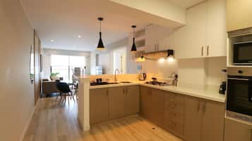 Apartamento, 2 quartos (601) | Cozinha privada | Geladeira, micro-ondas, fogão, lava-louças