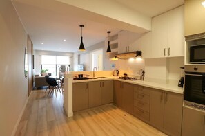 Refrigerador, microondas, horno, lavavajillas