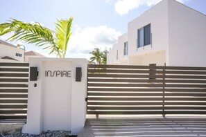 Exterior - NEW LuxuryCondo, Pool, Location, WIFI, UNIT 1 (Nassau)