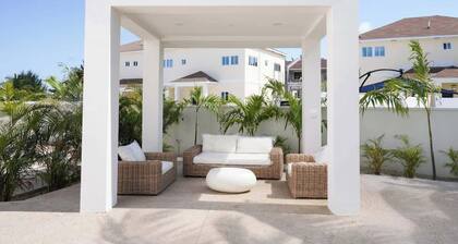 NEW LuxuryCondo, Pool, Location, WIFI, UNIT 1