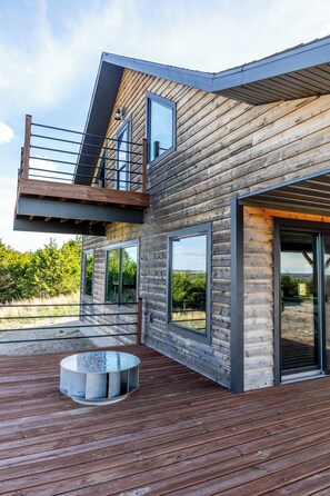 Exterior - Merritt Dam Road Hill House (Valentine)
