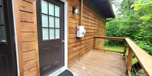 Quiet, country studio guest room with kitchenette