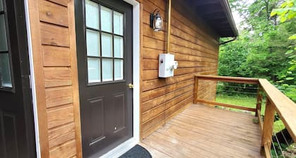 Quiet, country studio guest room with kitchenette