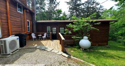 Quiet, country studio guest room with kitchenette