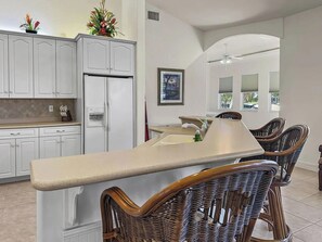 Refrigerador, microondas, horno, lavavajillas