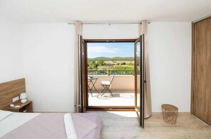 3 soverom, strykejern/-brett, reiseseng for barn og wi-fi (inkludert)