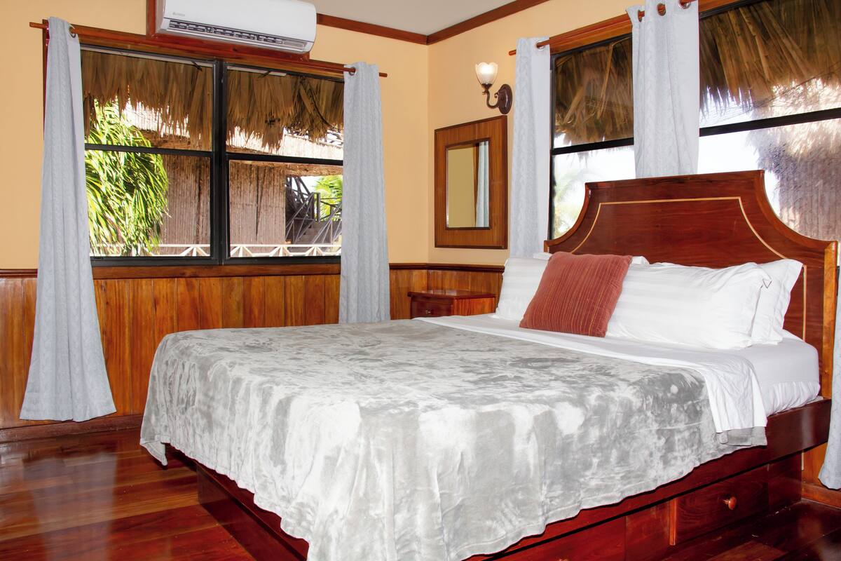 Exclusive-Einzelzimmer, 1 Schlafzimmer, mit Bad, Meerblick (Beach Front 2nd Floor)