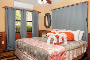 Habitación individual Signature, 1 cama de matrimonio grande, vistas al mar, planta baja | Ropa de cama de alta calidad, edredones de plumas, caja fuerte