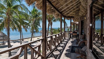 Habitación doble de lujo de uso individual, 2 habitaciones, vista al mar, frente al mar | Vista a la playa o el mar