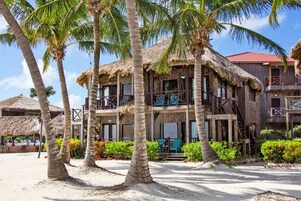 Habitación Deluxe, baño privado, vistas a la playa (Beach Front 2nd Floor) | Exterior