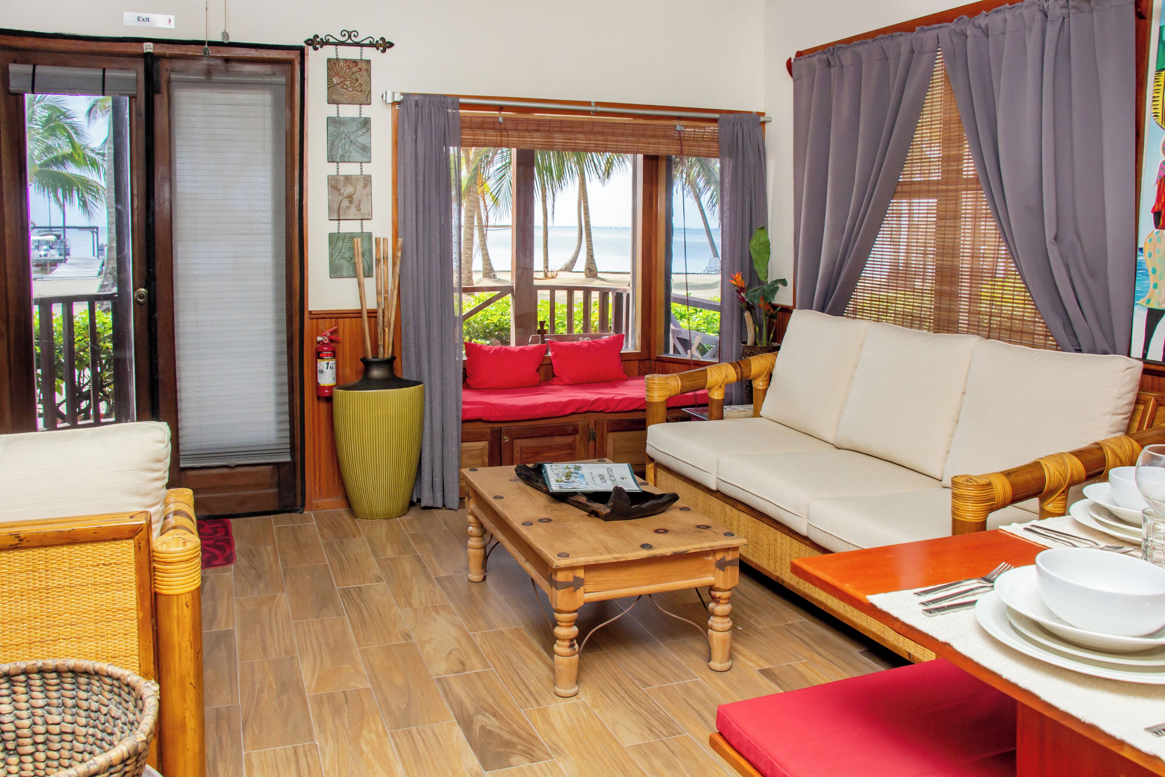 Traditional Single Room, 1 Queen Bed, Sea View, Ground Floor | Living room