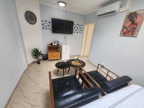 Television - Silver Gates BnB (Mbabane)