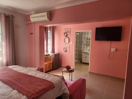 Sábanas de algodón egipcio, ropa de cama de alta calidad y minibar 