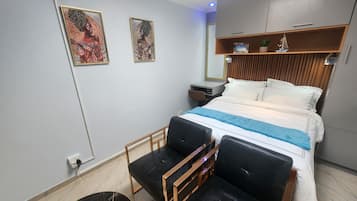 Egyptian cotton sheets, premium bedding, minibar, individually decorated