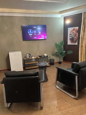 Phòng đôi Deluxe, quang cảnh núi | Bộ trải giường bằng vải cotton Ai Cập, bộ đồ giường cao cấp, minibar