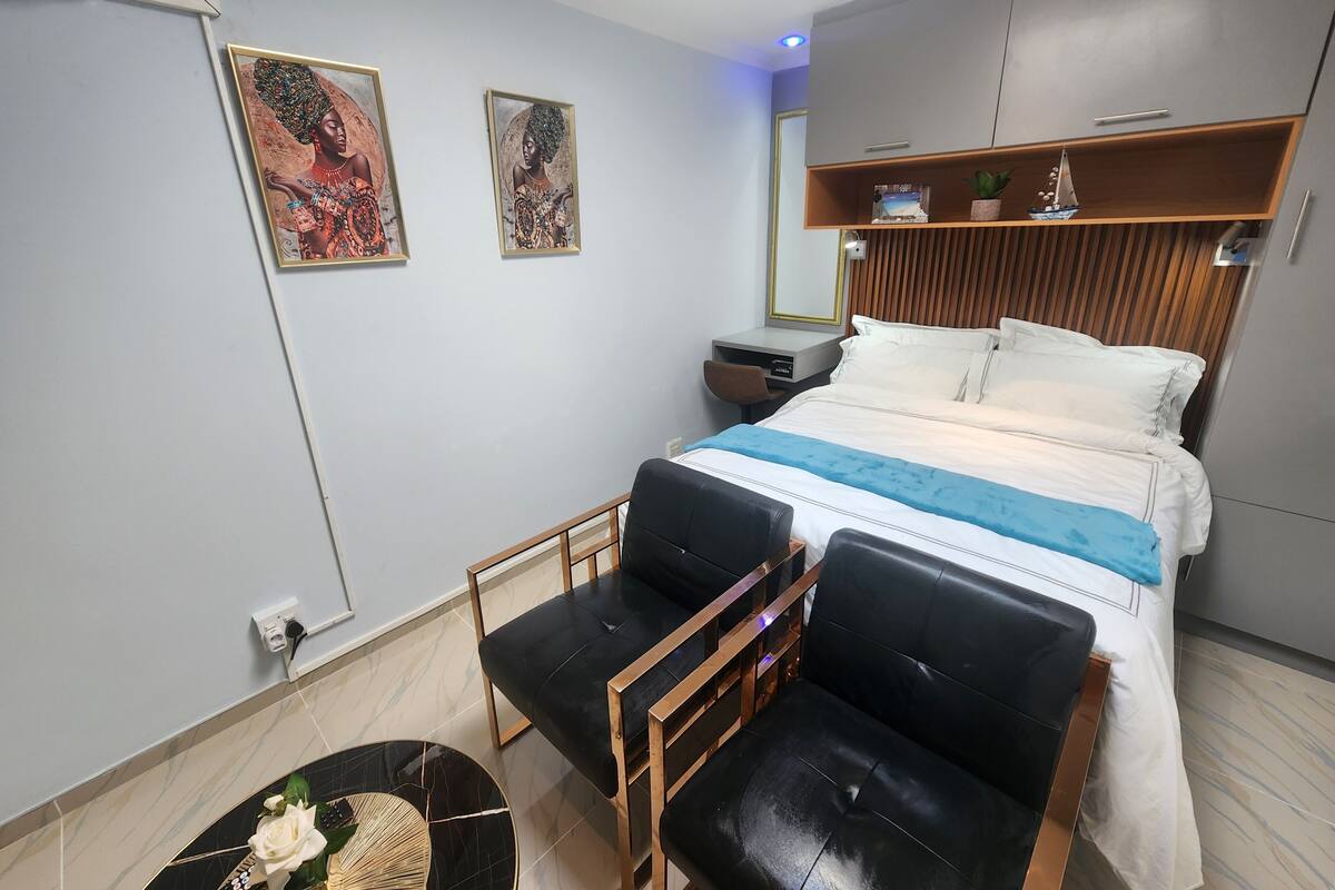 Egyptian cotton sheets, premium bedding, minibar