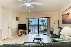 Smart TV, books - Oceanfront Heated Pool with putting green (Cape Canaveral)